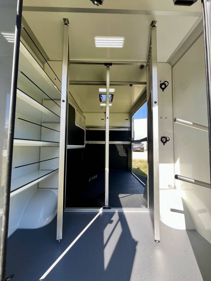 Kleine paardenvrachtwagen (B rijbewijs) STX  2026 Nieuw