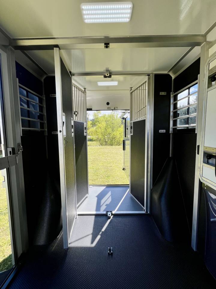 Kleine paardenvrachtwagen (B rijbewijs) STX  2026 Nieuw