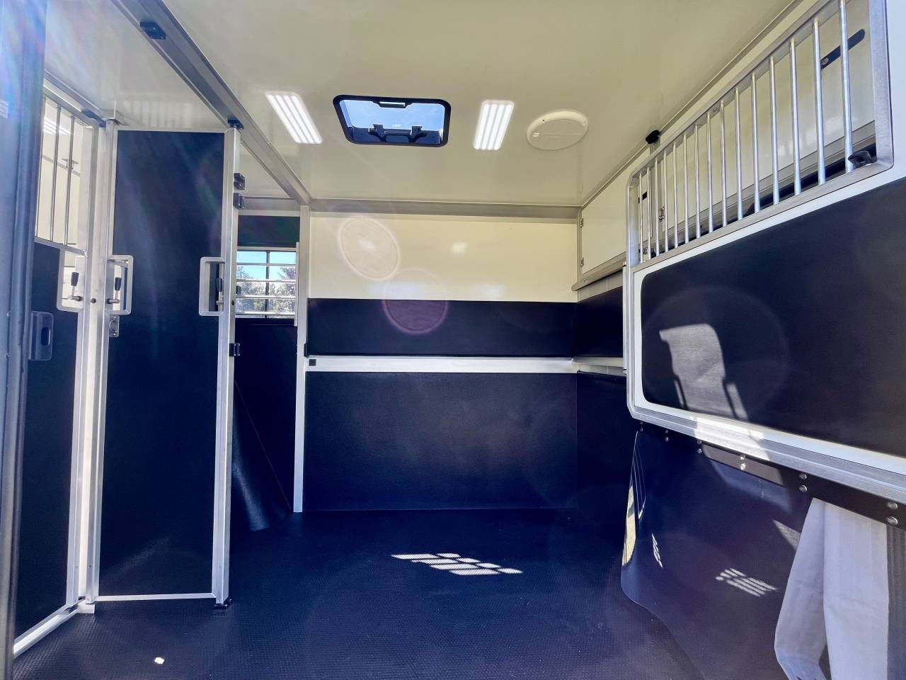 Kleine paardenvrachtwagen (B rijbewijs) STX  2026 Nieuw