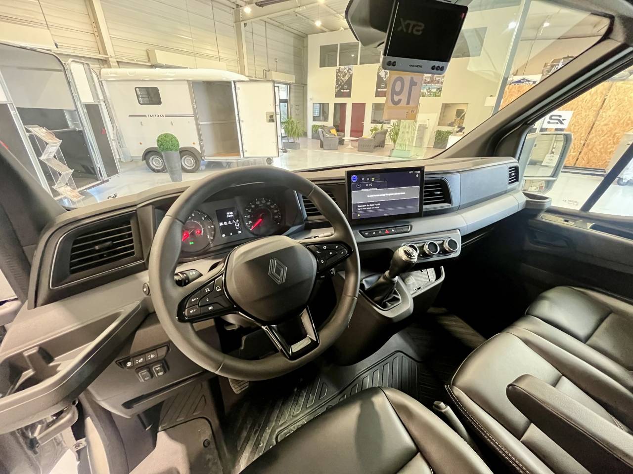 Kleine paardenvrachtwagen (B rijbewijs) STX  2026 Nieuw