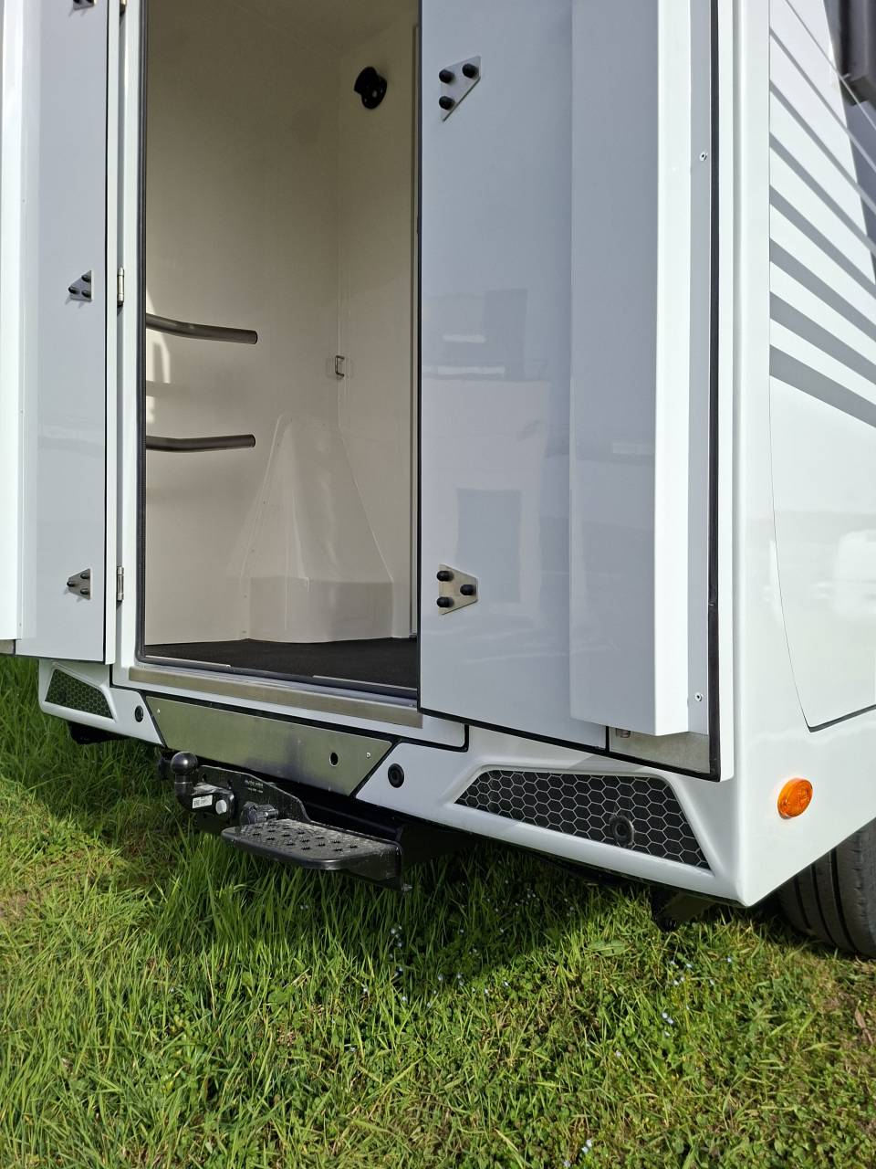 Kleine paardenvrachtwagen (B rijbewijs) Ameline HARAS  2026 Nieuw