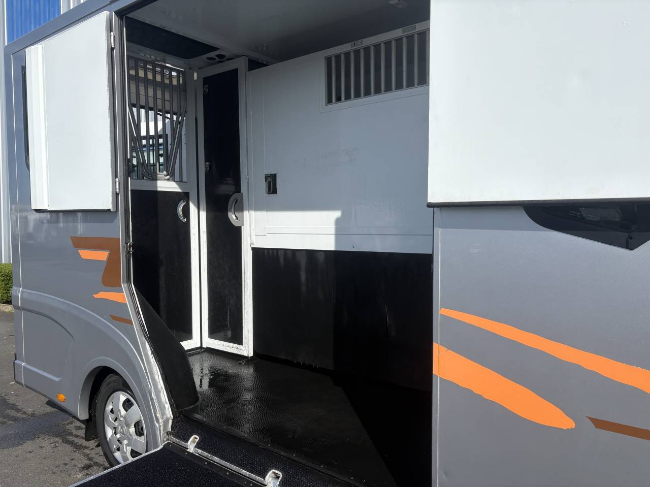 Kleine paardenvrachtwagen (B rijbewijs) Theault STALLES  2019 Tweedehands