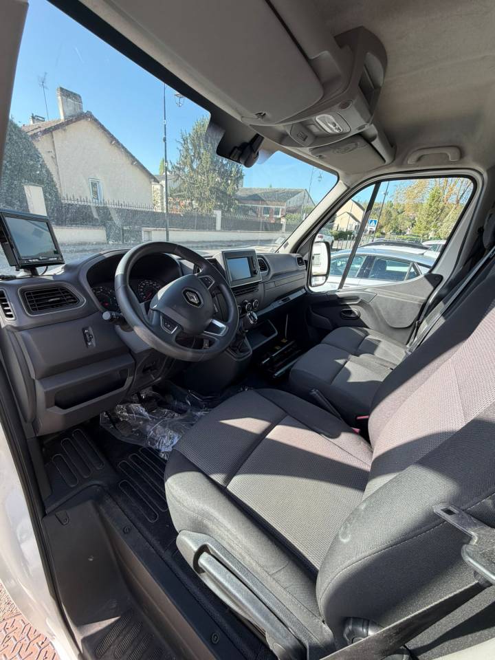 Kleine paardenvrachtwagen (B rijbewijs) Renault  2020 Tweedehands