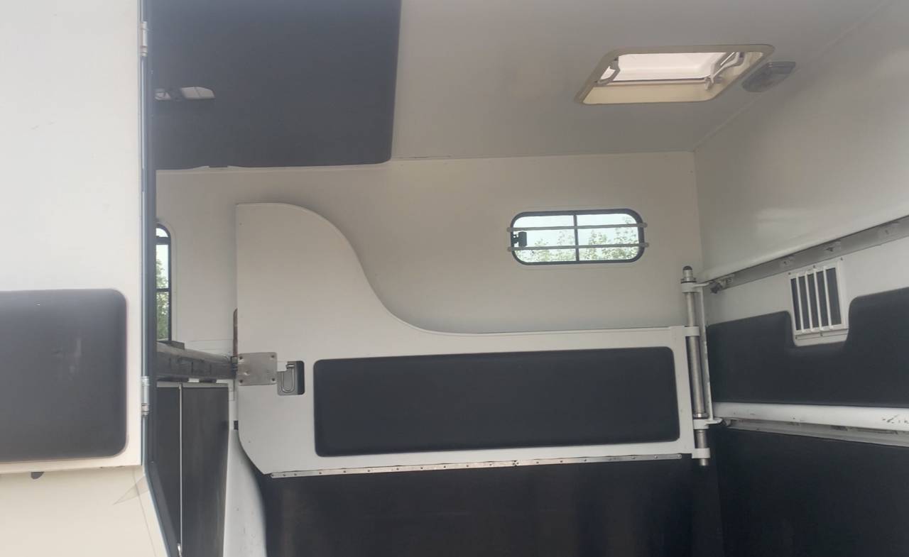 Kleine paardenvrachtwagen (B rijbewijs) Theault  2007 Tweedehands