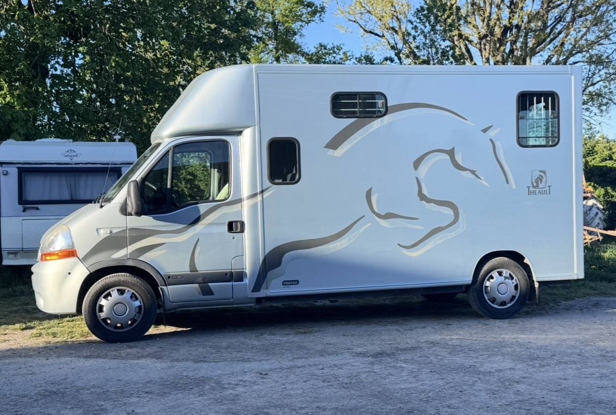 Kleine paardenvrachtwagen (B rijbewijs) Theault  2007 Tweedehands