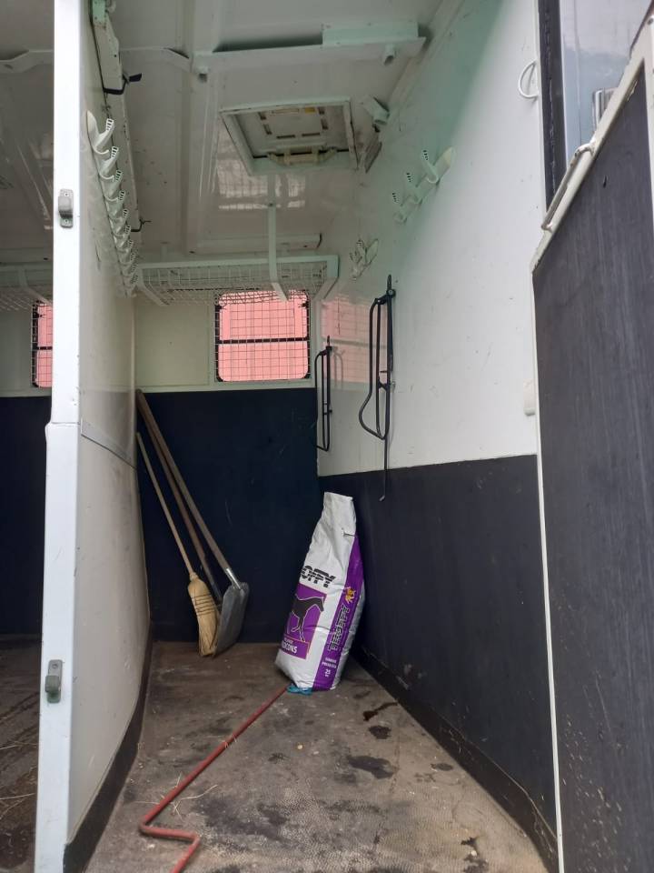 Zware paardenvrachtwagen (groot rijbewijs) Volvo FL 10 1989 Tweedehands