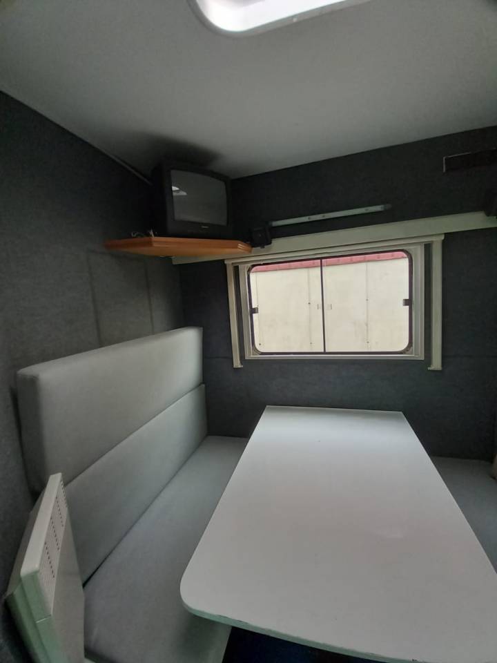 Zware paardenvrachtwagen (groot rijbewijs) Volvo FL 10 1989 Tweedehands