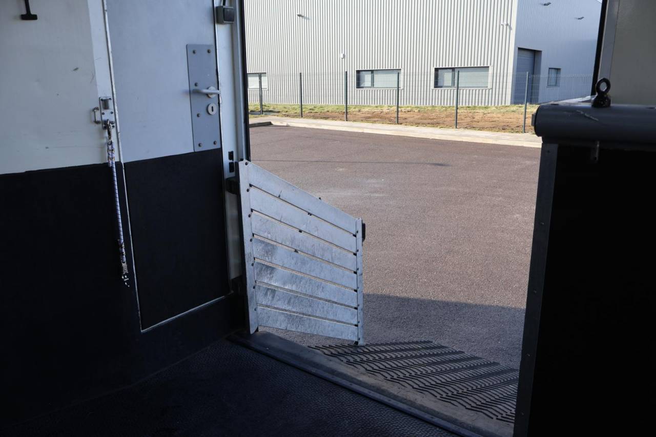 Zware paardenvrachtwagen (groot rijbewijs) Man MAN TGA 26.430 JL POP OUT 2006 Tweedehands