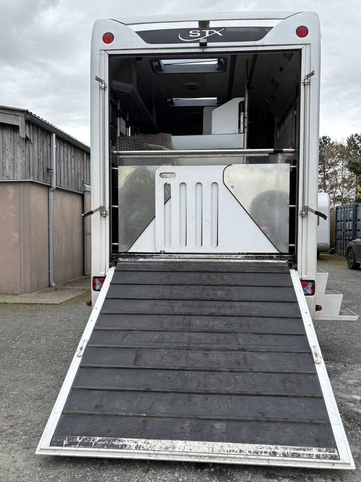 Zware paardenvrachtwagen (groot rijbewijs) Renault MAGNUM STX 2011 Tweedehands