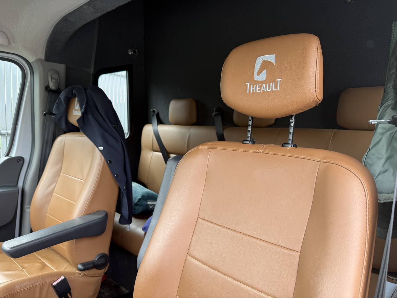 Kleine paardenvrachtwagen (B rijbewijs) Theault THEAULT RENAULT MASTER 2021 Tweedehands