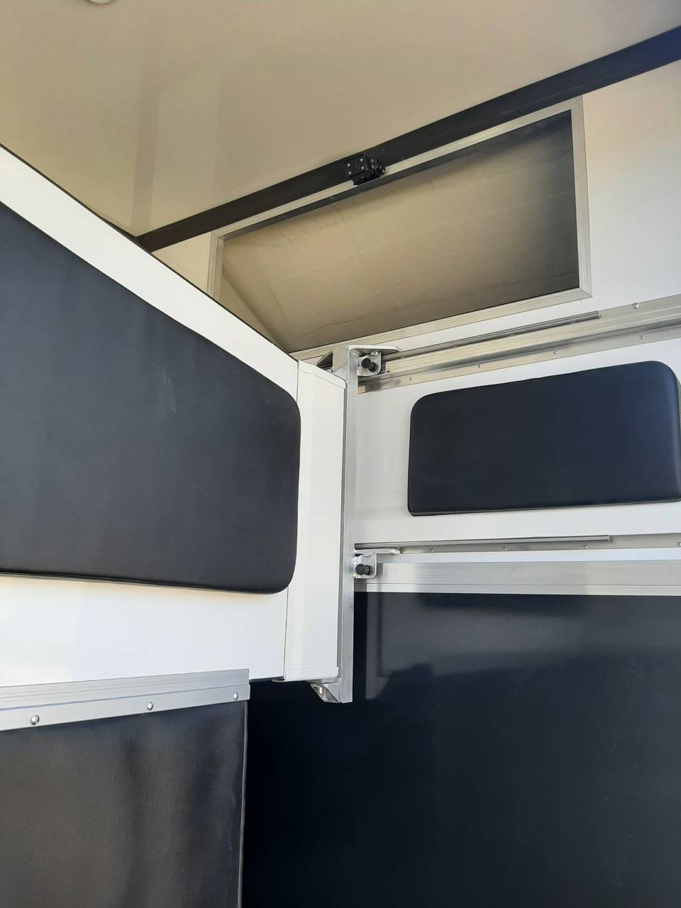 Kleine paardenvrachtwagen (B rijbewijs) Renault Master 2023 Tweedehands