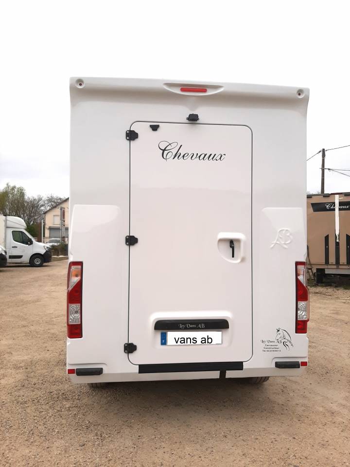 Kleine paardenvrachtwagen (B rijbewijs) Renault Master 2023 Tweedehands