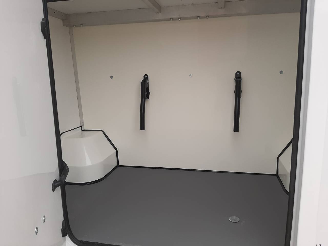 Kleine paardenvrachtwagen (B rijbewijs) Renault Master 2023 Tweedehands