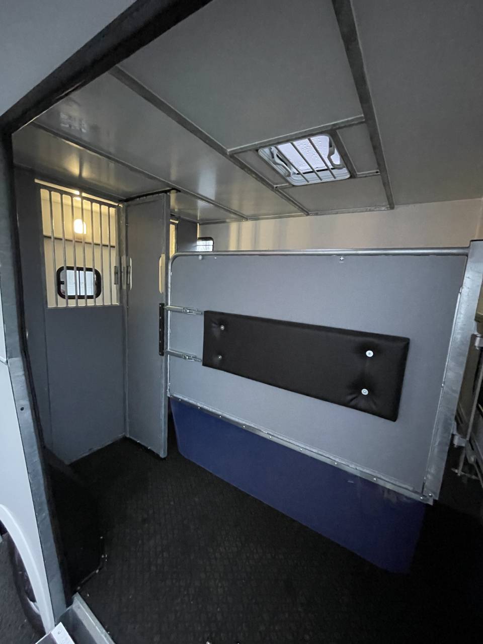 Kleine paardenvrachtwagen (B rijbewijs) AP Petit Peugeot Boxer L4  2020 Nieuw