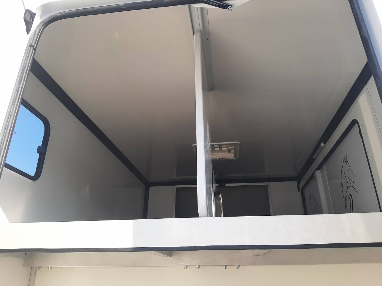 Kleine paardenvrachtwagen (B rijbewijs) Renault Master 2017 Tweedehands